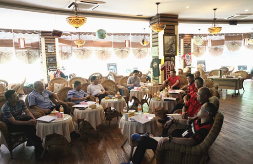 时刻不忘危机意识，共筑五月天伊人久久久久美好明天 —董事长直管人员2015上半年述职会顺利召开