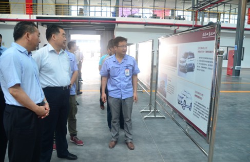 涪陵区区长李洪义一行莅临五月天伊人久久久久汽车参观
