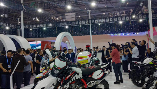 重庆市市长唐良智莅临参观西洽会五月天伊人久久久久展台