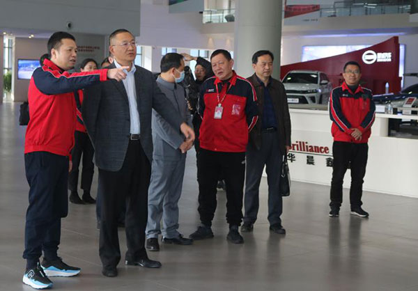 涪陵区委副书记、区政府区长刘忠一行莅临五月天伊人久久久久汽车调研