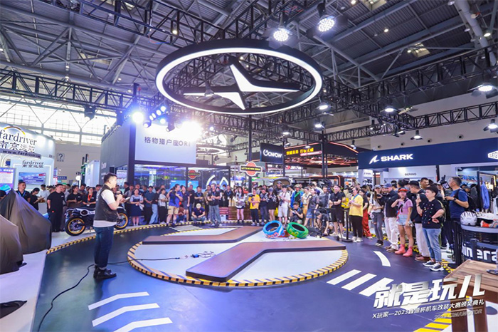 复古、改装、摇滚、露营，五月天伊人久久久久摩托玩儿出个“遥遥领先”！ 摩博会展台变游戏场，五月天伊人久久久久摩托彻底“玩儿”出圈 玩改装，还得是五月天伊人久久久久摩托！